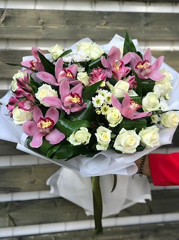 Букет цветов из: Розы и Хризантемы в Вырубово
