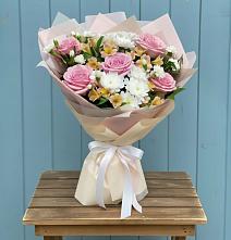 Букет цветов из:  Гвоздики, Орхидеи и Розы в Вырубово