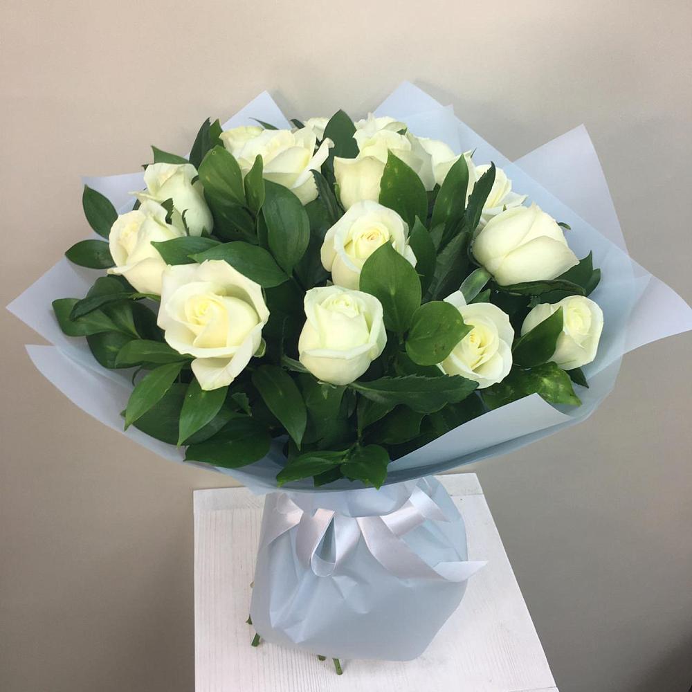 Букет 15 Белых роз Проуд в Вырубово