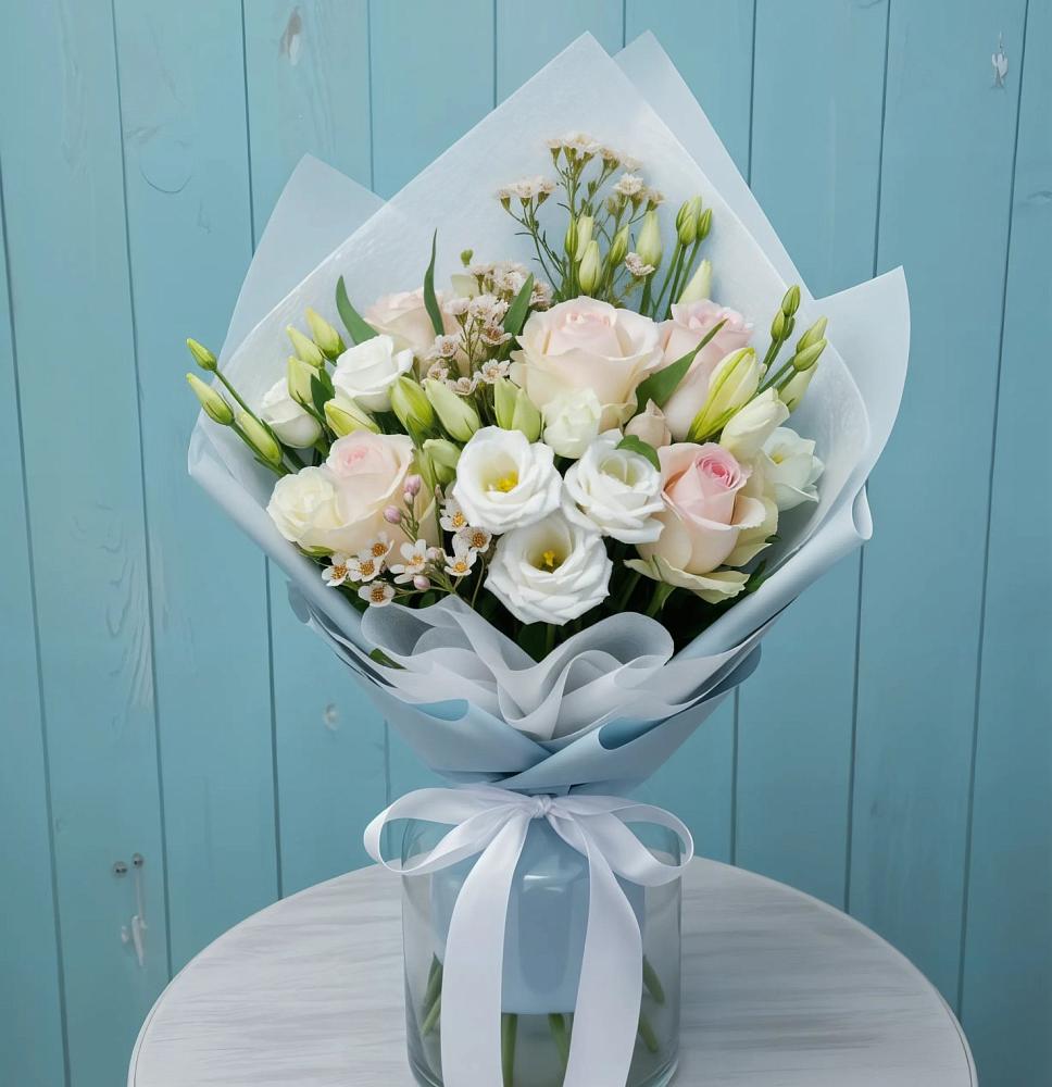 Букет цветов из: Розы и Лизиантусы в Вырубово