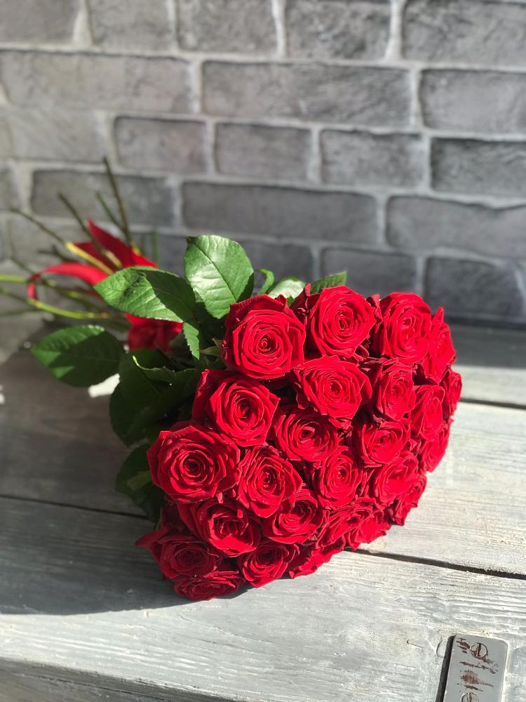 Букет Красные розы Фридом в Вырубово