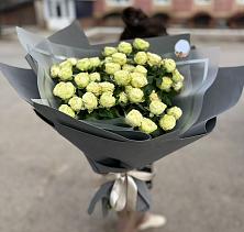 Букет Белые кустовые розы Солинеро в Вырубово