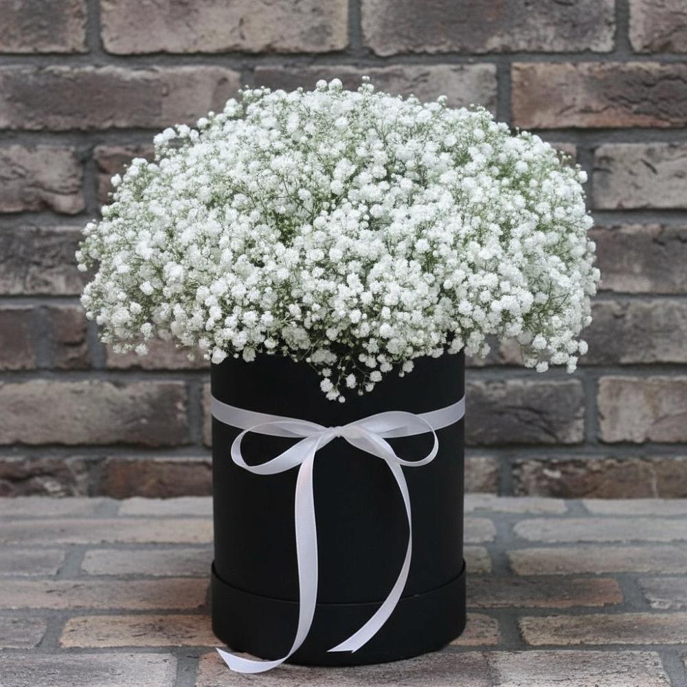 Цветочная композиция из Гипсофила в шляпной коробке в Вырубово