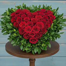 Цветочная композиция из Розы в виде сердца в Вырубово