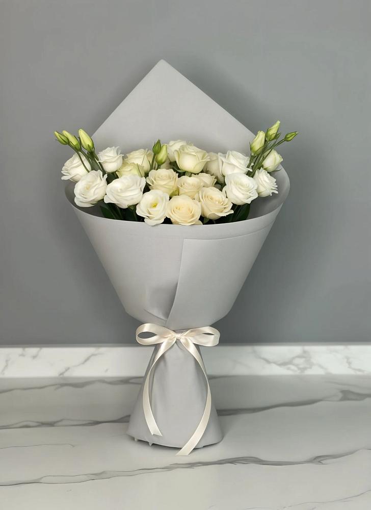 Букет цветов из: Розы и Лизиантусы в Вырубово