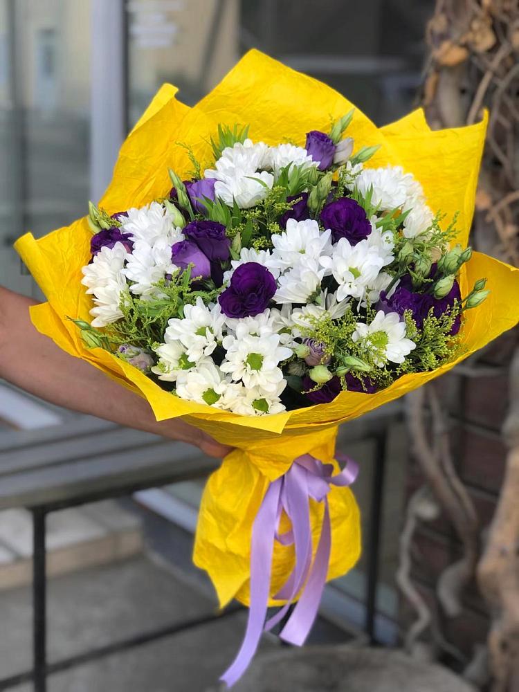 Букет цветов из: Ирисы, Хризантемы и Ромашки в Вырубово