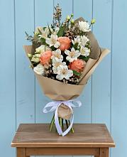Букет цветов из:  Альстромерии, Лизиантусы, Розы и Хризантемы в Вырубово