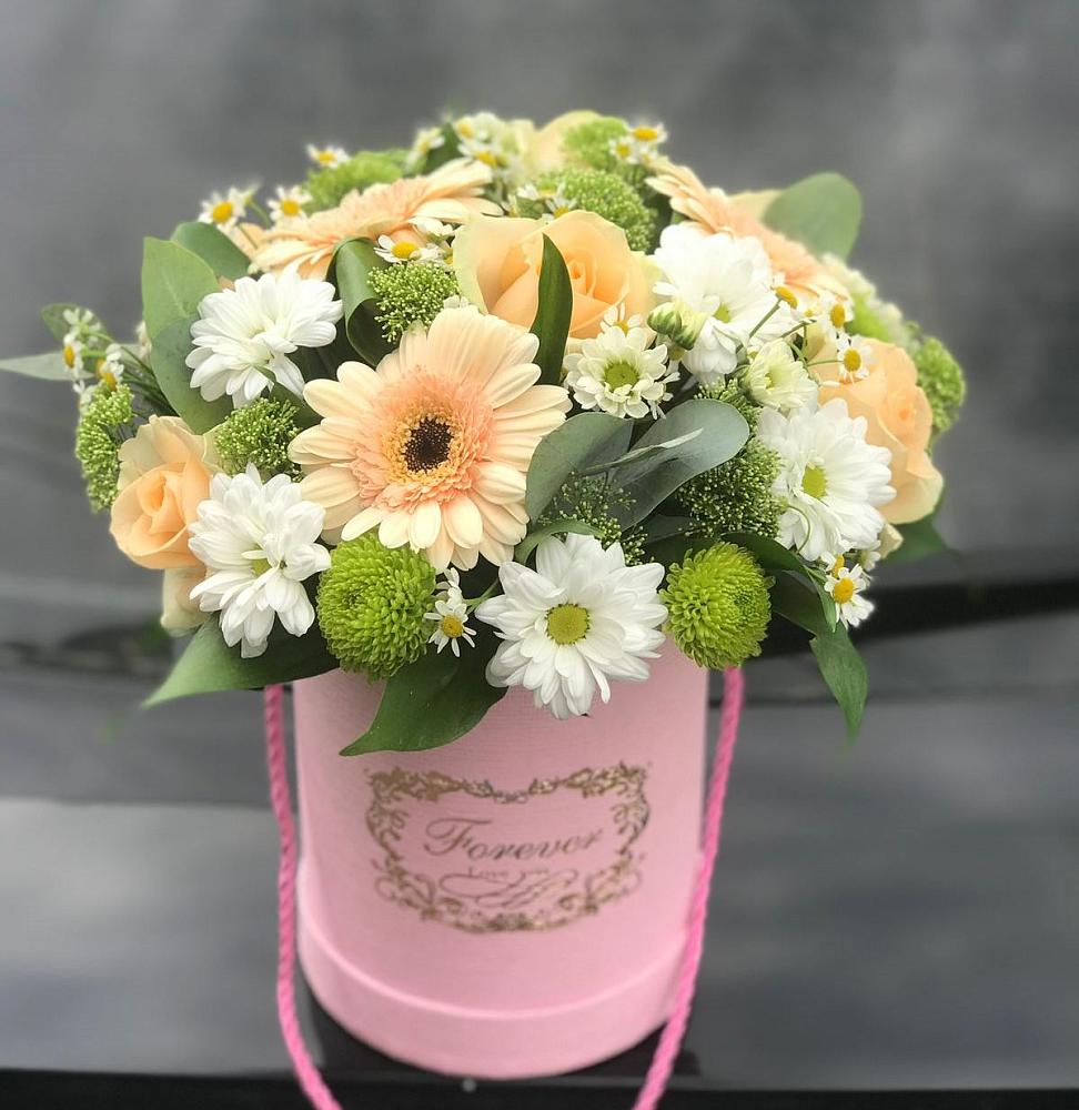 Цветочная композиция из Розы, Герберы и Хризантемы в шляпной коробке в Вырубово